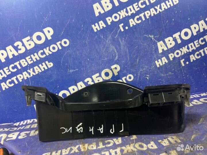 Накладка панели приборов. Mitsubishi Grandis