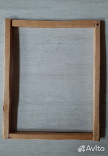 Картина в деревянной раме, напольная ваза