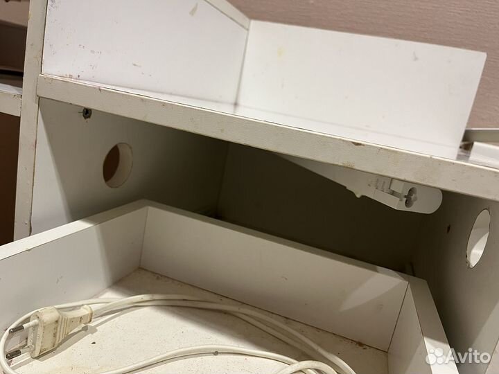 Маникюрный стол