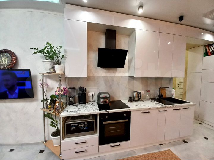 2-к. квартира, 72 м², 1/10 эт.