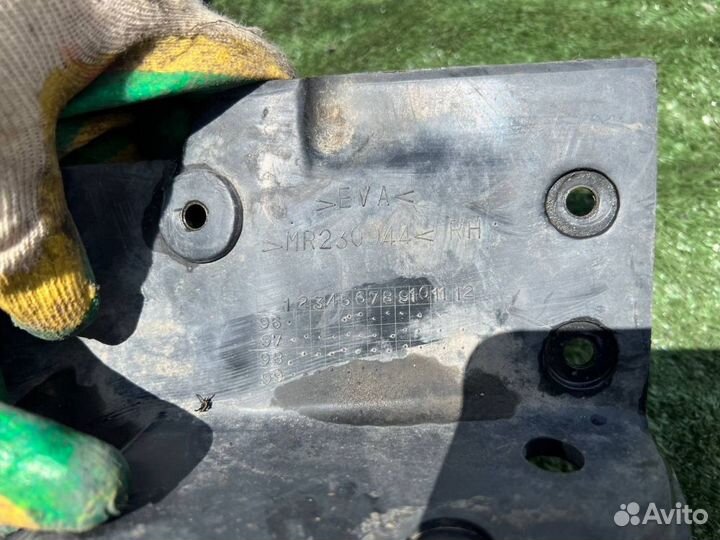 Брызговики задние Mitsubishi Challenger, K99W