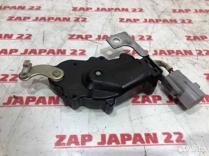 Активатор замка двери задний левый Toyota Lite Ace