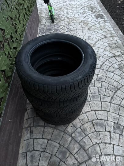 Pirelli Ice Zero FR 215/60 R17 100T