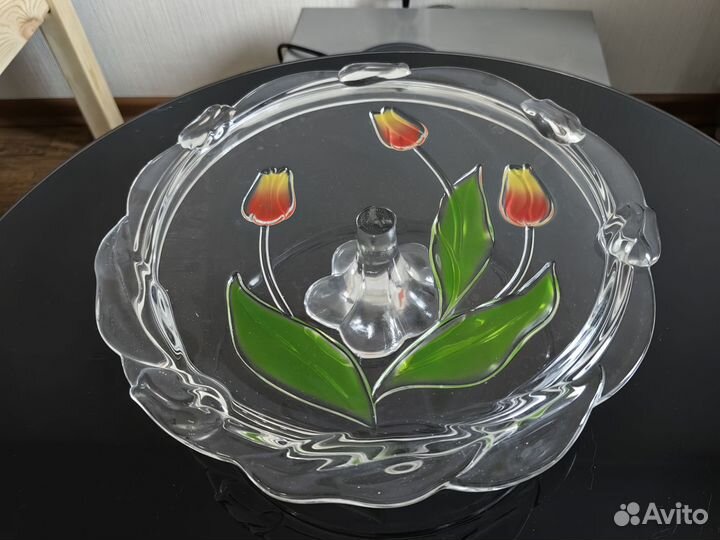 Тортовница на ножке