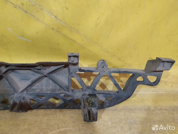 Направляющая заднего бампера audi Q7 4L