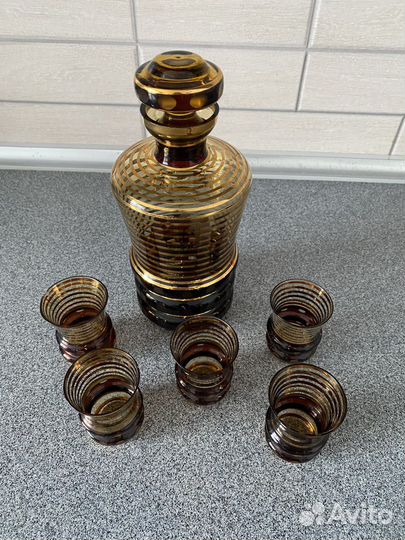 Графин с рюмками