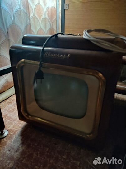 Телевизор ламповый СССР авангард