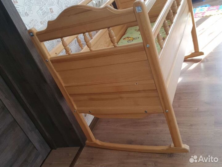 Детская кровать из натурального дерева