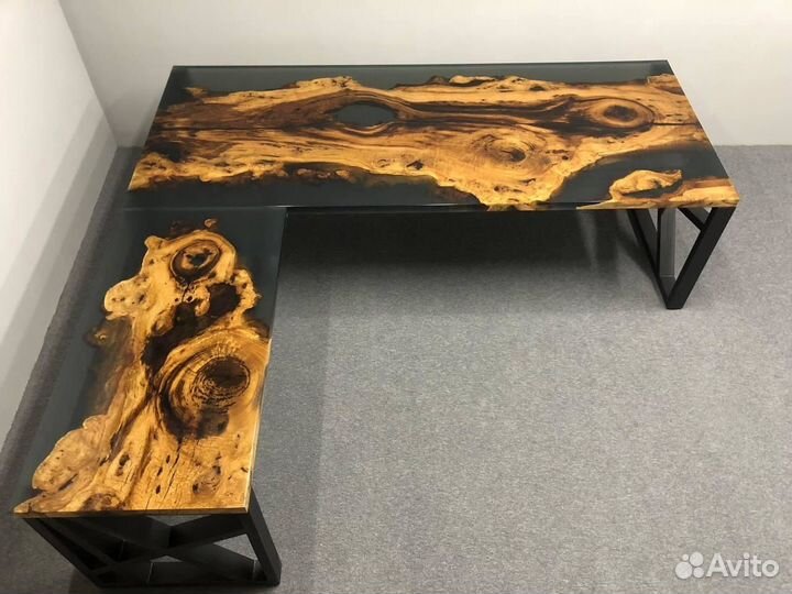 Стол из эпоксидной смолы Лофт