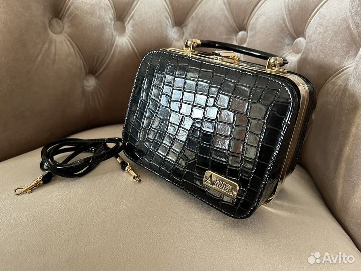 Сумочка женская с ремешком