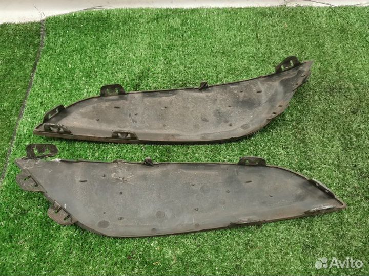 Заглушка бампера передняя Opel Astra H универсал