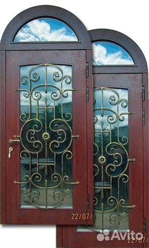 Двери входные с элементами художественной ковки