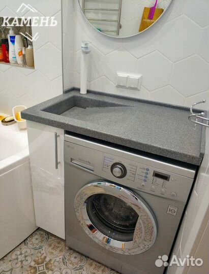 Каменная столешница для ванной с щелевой мойкой