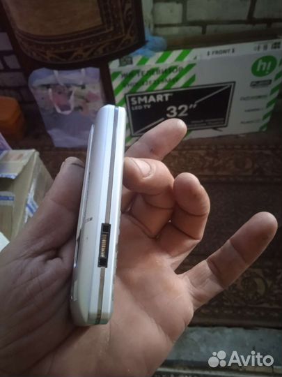 Телефон sony ericsson k770i