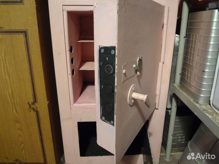 Несгораемый сейф времён СССР