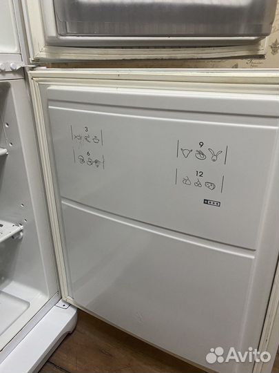 Холодильнк Ariston