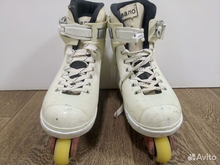 Роликовые коньки