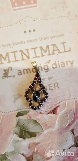 Золотой кулон с гранатом