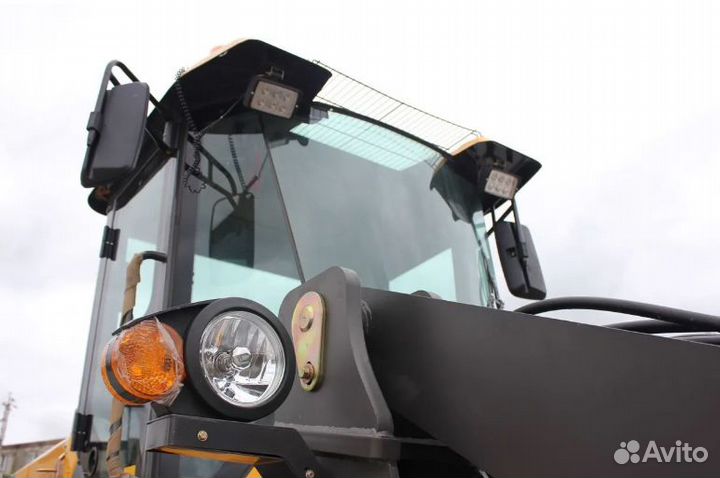 Фронтальный погрузчик Redstar ZL300S, 2023