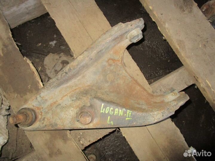 Рычаг левый Renault Logan 2