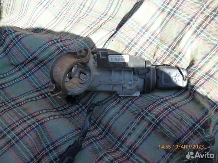 Замок зажигания тойота авенсис 2000г