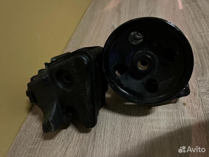 Насос гура Mercedes 272 W164