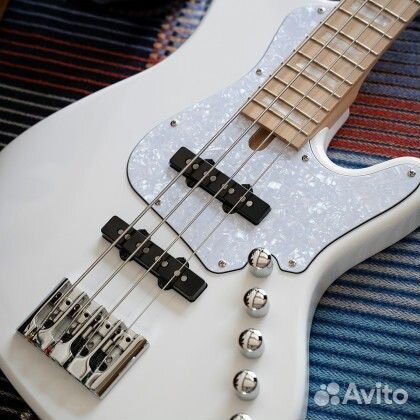 Бас-гитара Cort NJS4-WHT (чехол в комплекте)