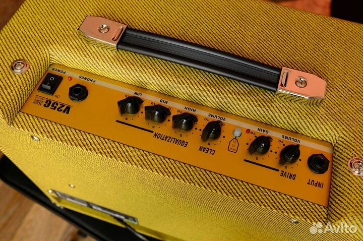 Гитарный комбоусилитель + аксессуар