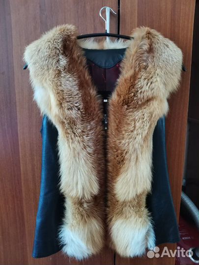Жилет кожанный с лисой