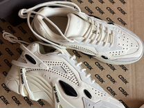 Через джинсы. Натянула легинсы. Джессика альба лапка. Натянула штаны. Плотный заметно.