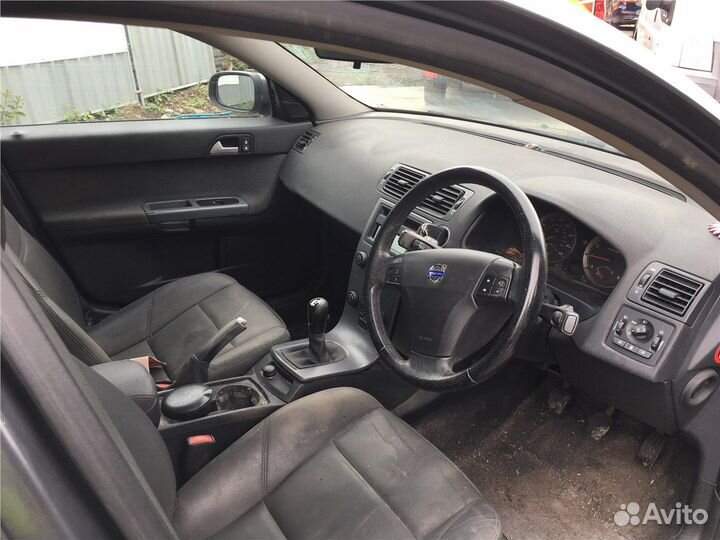 Разбор на запчасти Volvo S40 2004