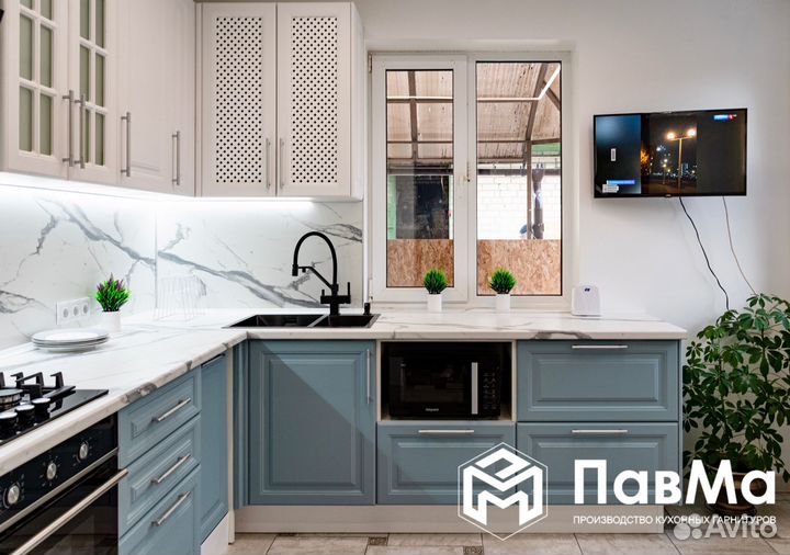 Кухонные гарнитуры с решетками на фасадах 210