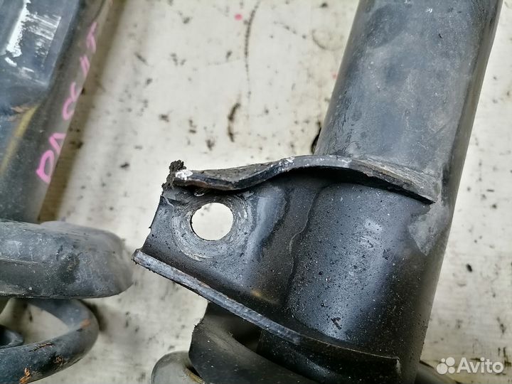 Стойка подвески передняя Volkswagen Passat b6 3C5