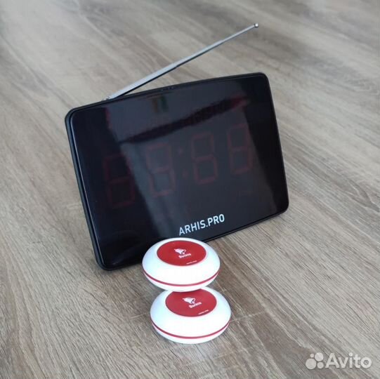 Кнпока вызова персонала и табло отображения вызова