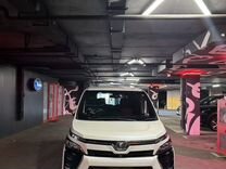 Toyota Voxy 2.0 CVT, 2018, 85 000 км, с пробегом, цена 2 850 000 руб.