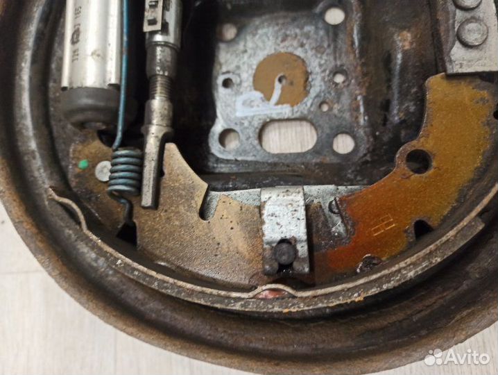 Щит опорный задний правый Ford Fusion CBK 1.6L