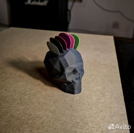 Держатель для медиаторов череп