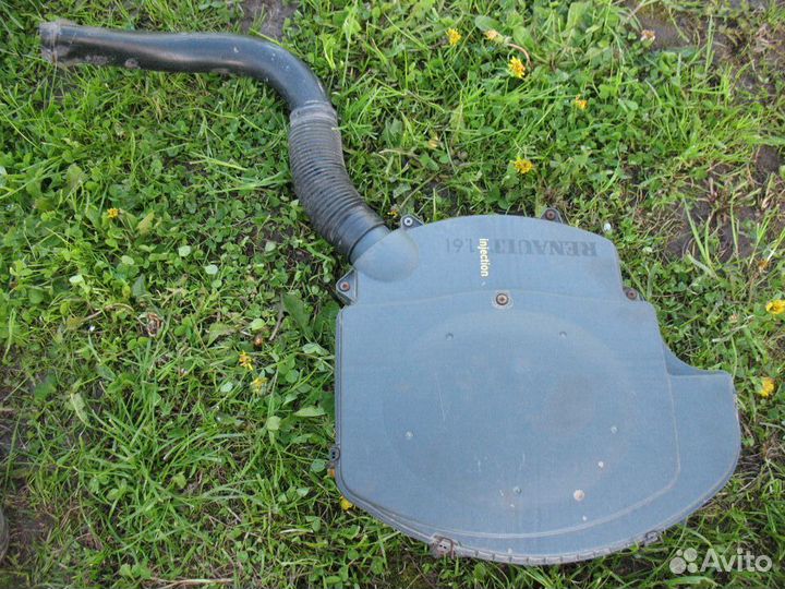 Корпус воздушного фильтра Renault Logan