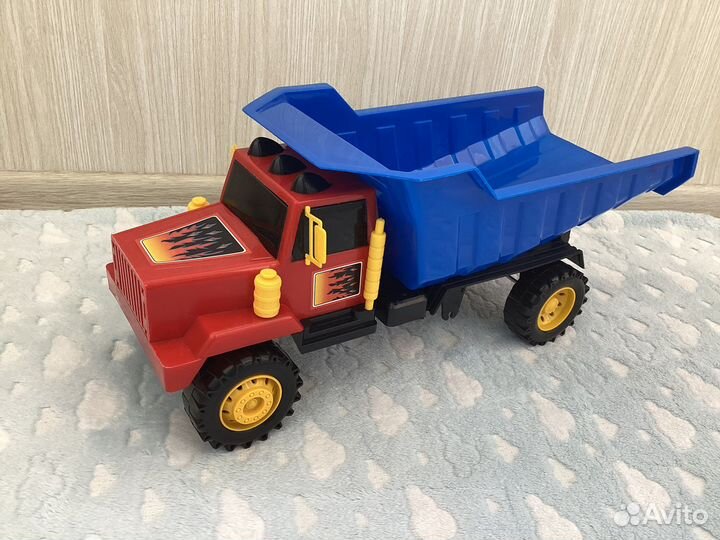 Большие грузовик и пирамидка (50+ см)