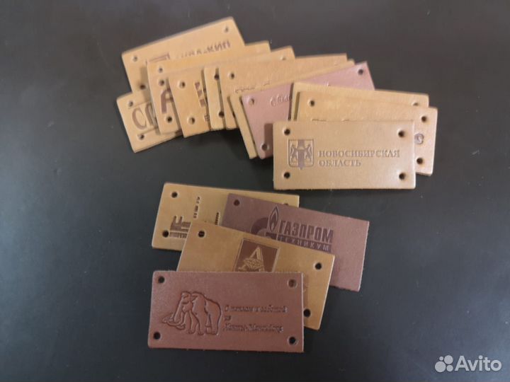 Нашивки, бирки, шевроны из кожи