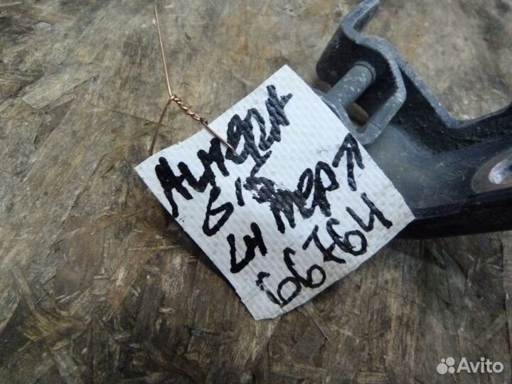 Петля двери передней левой верхняя Nissan Almera