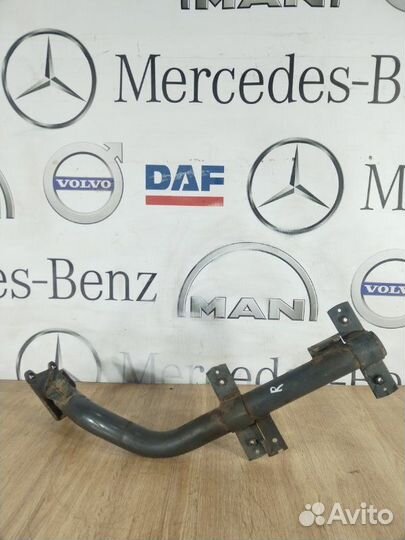 Кронштейн крыла передний правый Mercedes-Benz