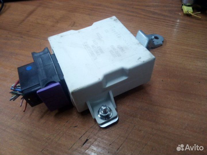 Модуль стеклоочистителей Toyota Avensis 2 250 1ZZ