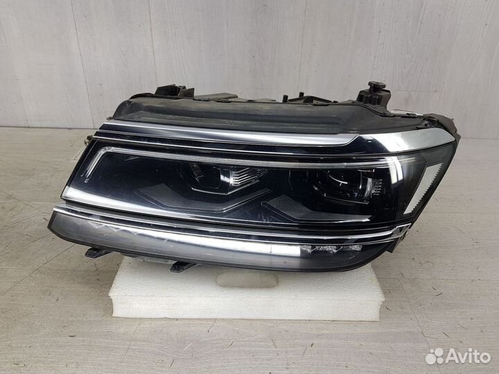 Фара левая Volkswagen Tiguan