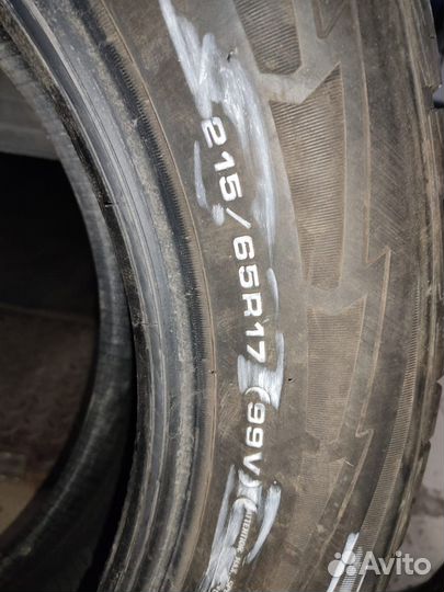 Goodyear UltraGrip 215/65 R17 99V