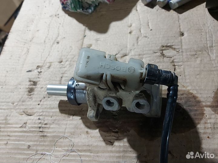 Главный тормозной цилиндр Ford Focus 1