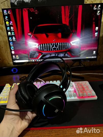 Мощный игровой компьютер с монитором