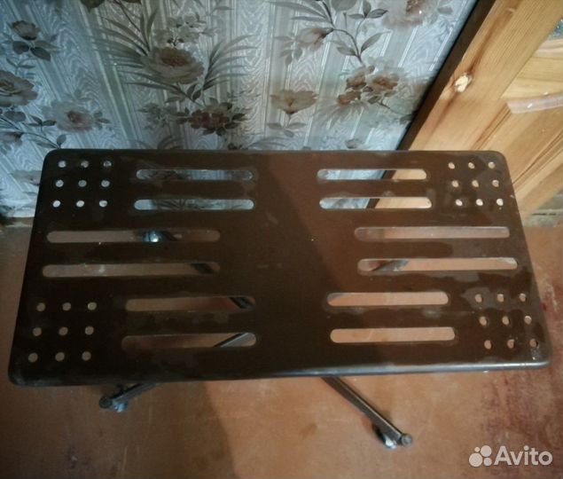 Металлическая подставка - столик под телевизор