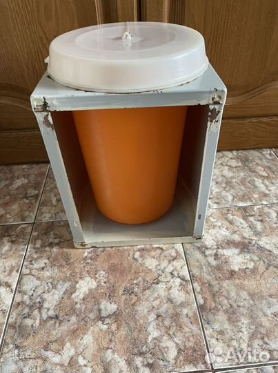 Подставка для мусора в шкаф гарнитура