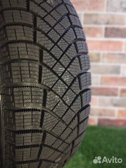 Pirelli Ice Zero FR 175/65 R14 82T